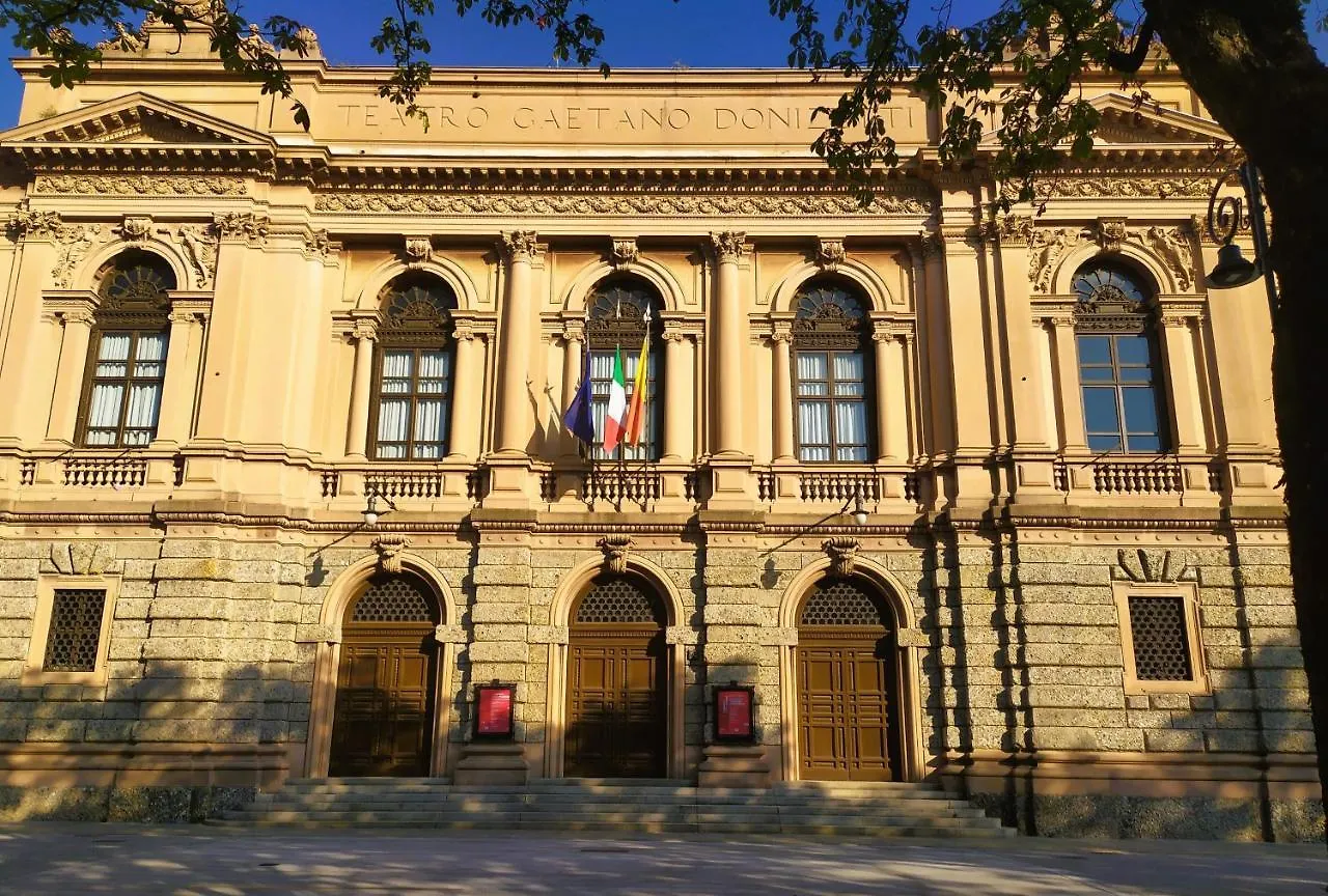L'Ibiscus E Il Mare Daire Bergamo 0*,  İtalya